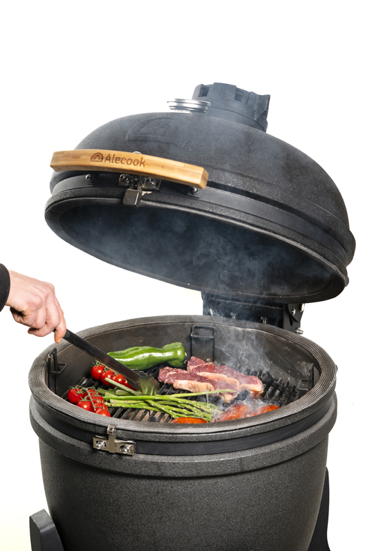 Imagen de kamado Alecook cocinando